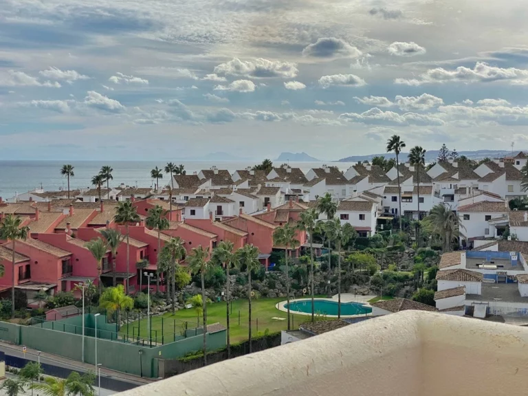 R4860226 | Middle Floor Apartment in Estepona – 1 beds, 1 baths