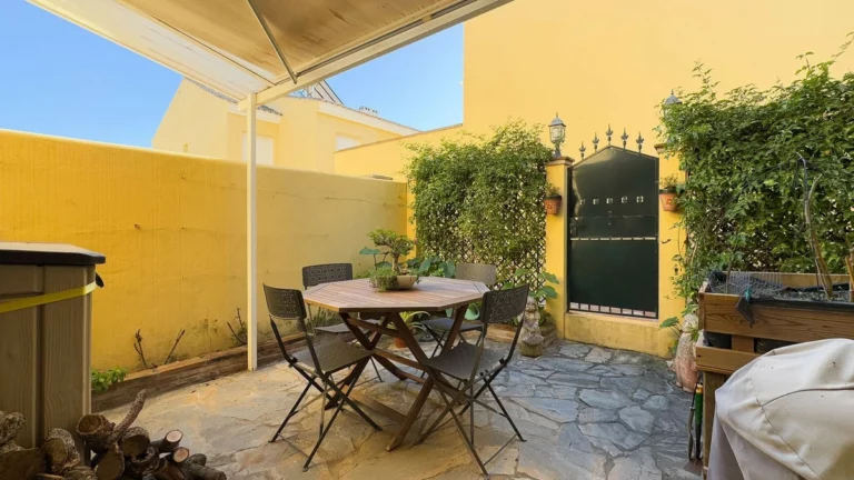 R4978696 | Townhouse in Estepona – 3 beds, 2 baths