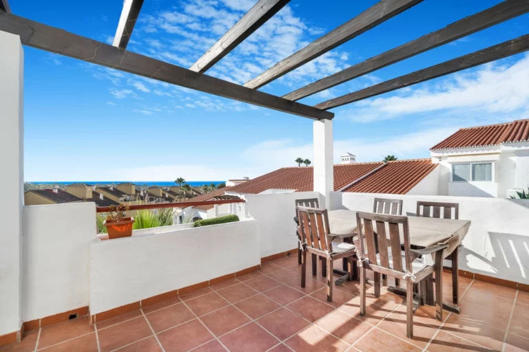 R4801909 | Penthouse in Bel Air – 2 beds, 2 baths