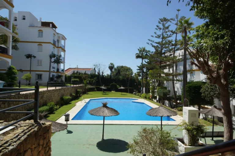 R5021254 | Ground Floor Apartment in Estepona – 2 beds, 2 baths