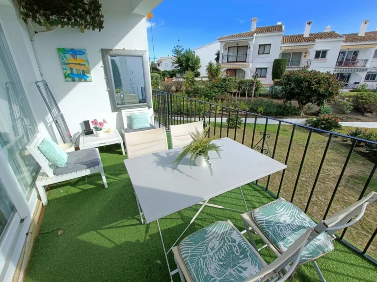 R4935211 | Penthouse in El Paraiso – 2 beds, 1 baths
