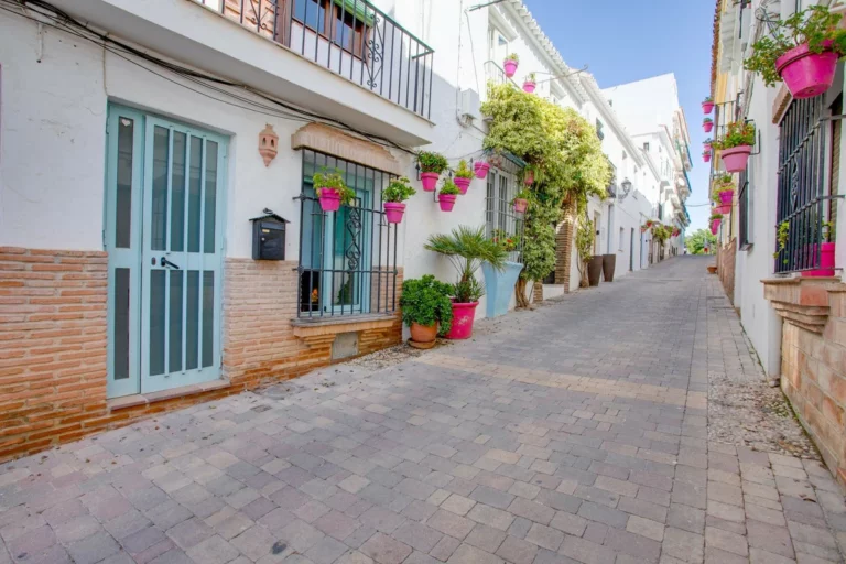 R4876189 | Ground Floor Apartment in Estepona – 2 beds, 1 baths