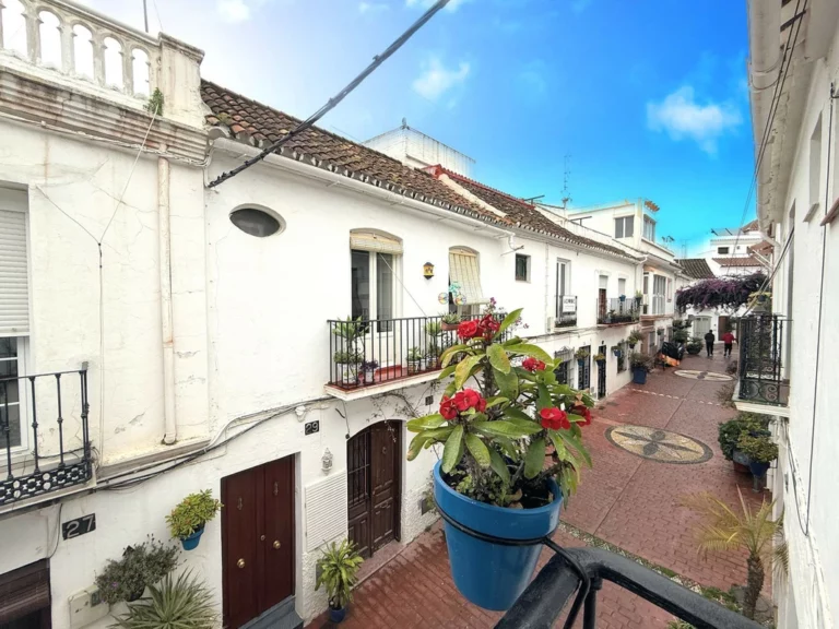 R4974754 | Top Floor Apartment in Estepona – 1 beds, 1 baths