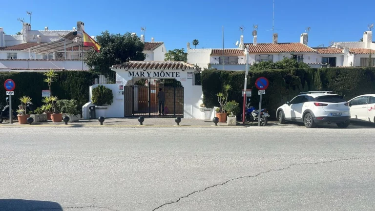 R4965628 | Townhouse in Estepona – 4 beds, 2 baths