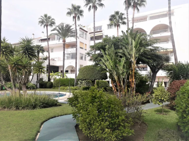 R3738706 | Middle Floor Apartment in Atalaya – 2 beds, 2 baths
