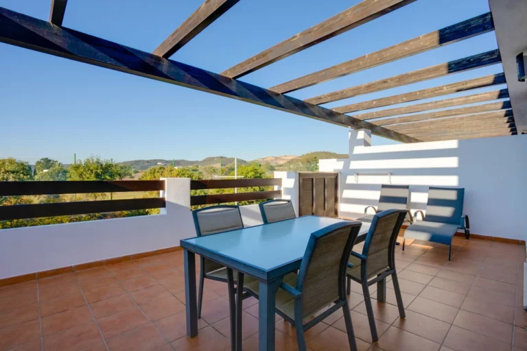 R4592863 | Middle Floor Apartment in Estepona – 2 beds, 2 baths