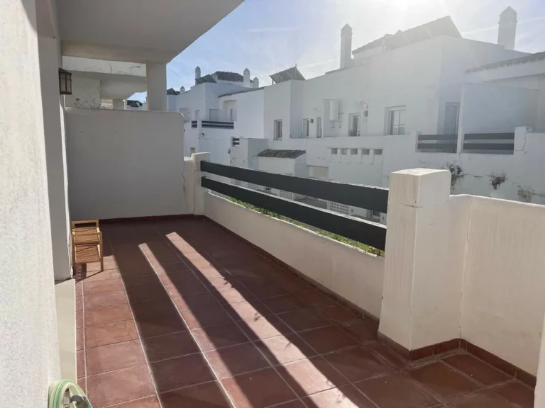 R5010676 | Middle Floor Apartment in Estepona – 2 beds, 2 baths