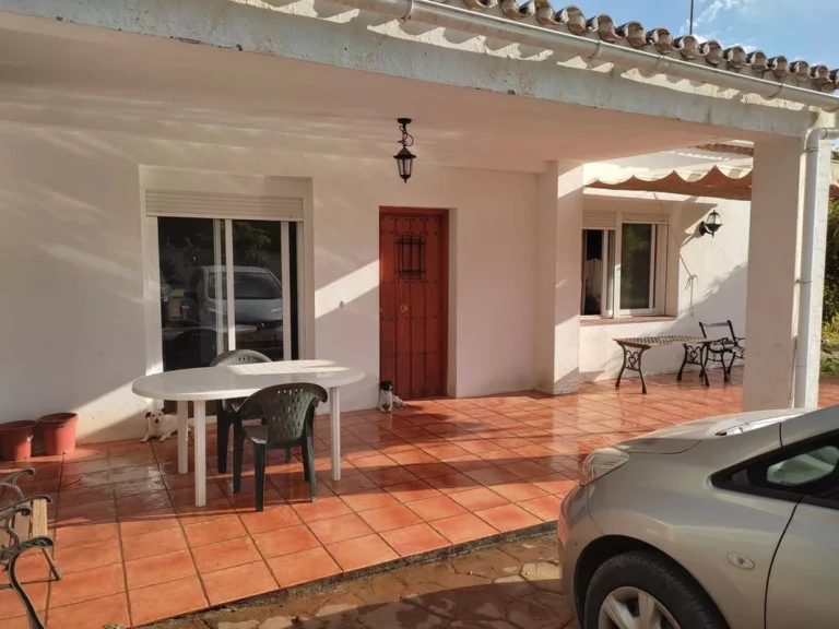R4794406 | Detached Villa in Estepona – 2 beds, 1 baths