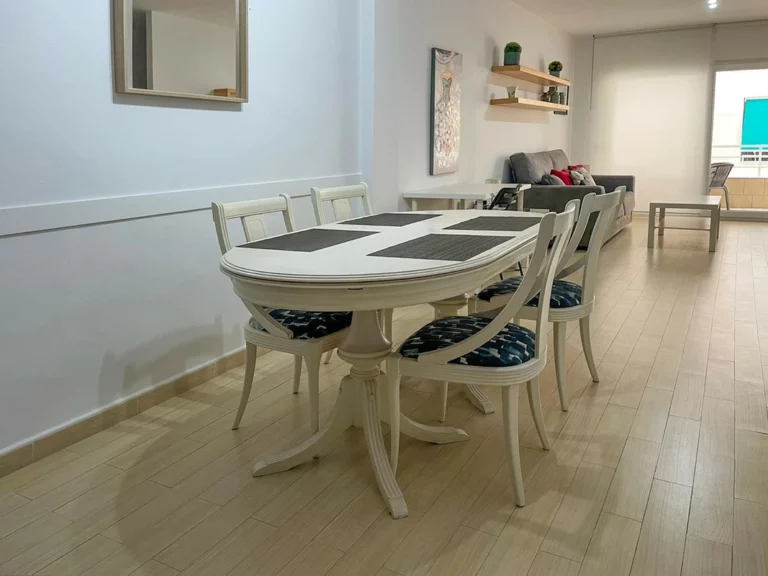 R4411807 | Middle Floor Apartment in Estepona – 2 beds, 1 baths