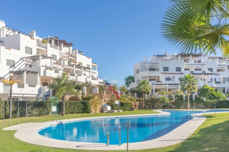 R5045023 | Penthouse Duplex in Estepona – 2 beds, 2 baths