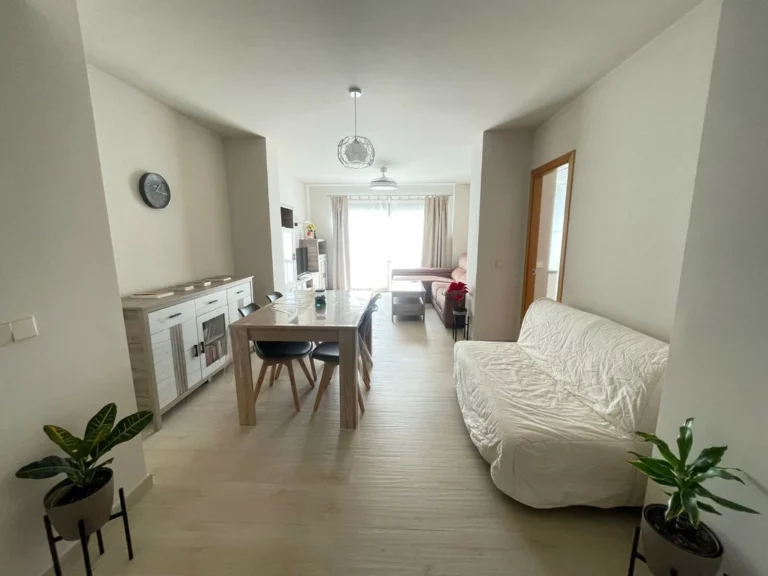 R4965169 | Middle Floor Apartment in Estepona – 3 beds, 2 baths