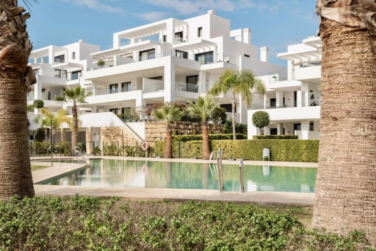 R4969768 | Ground Floor Apartment in El Paraiso – 2 beds, 2 baths