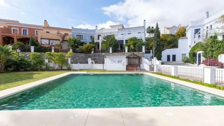 R4894294 | Townhouse in Atalaya – 3 beds, 3 baths