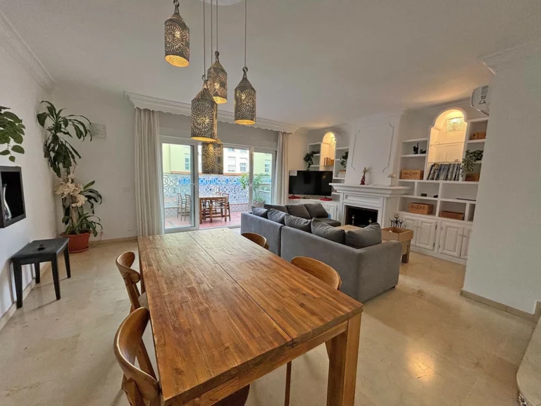R5037130 | Townhouse in Estepona – 4 beds, 3.5 baths