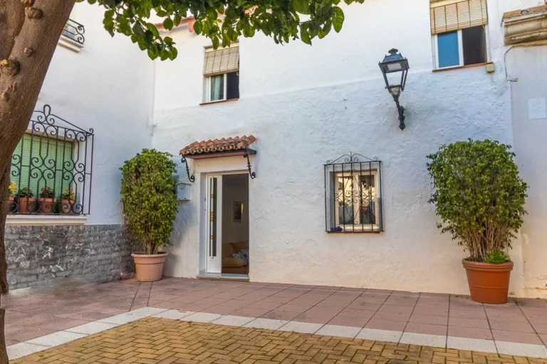 R4963996 | Townhouse in Cancelada – 5 beds, 1 baths