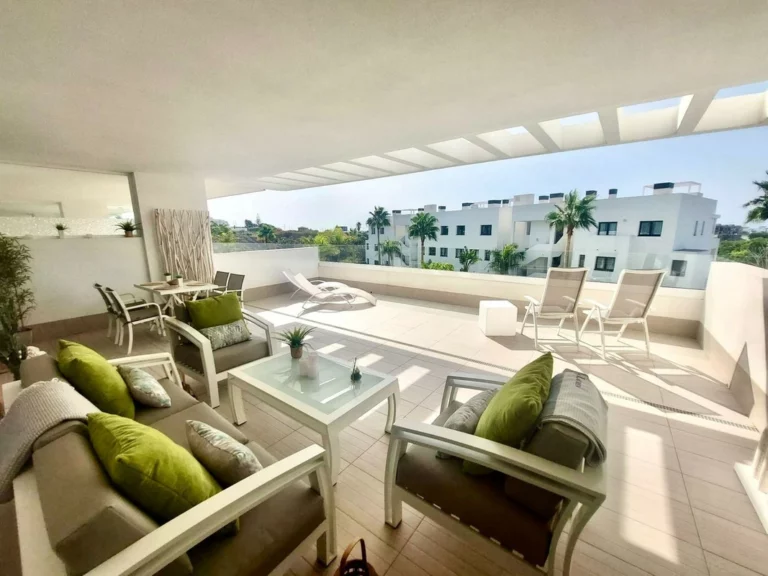 R4835857 | Middle Floor Apartment in Estepona – 2 beds, 2 baths