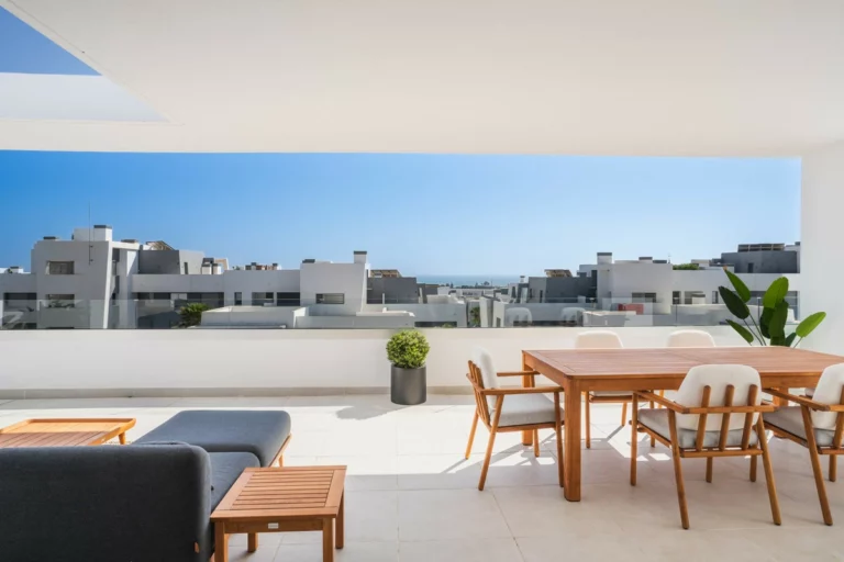 R4969195 | Penthouse in Estepona – 3 beds, 2 baths