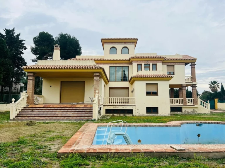 R4930417 | Detached Villa in Atalaya – 7 beds, 7 baths