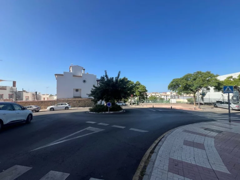 R4779826 | Townhouse in Estepona – 4 beds, 4 baths