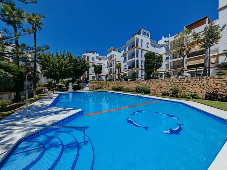 R5047777 | Penthouse in Estepona – 3 beds, 2.5 baths