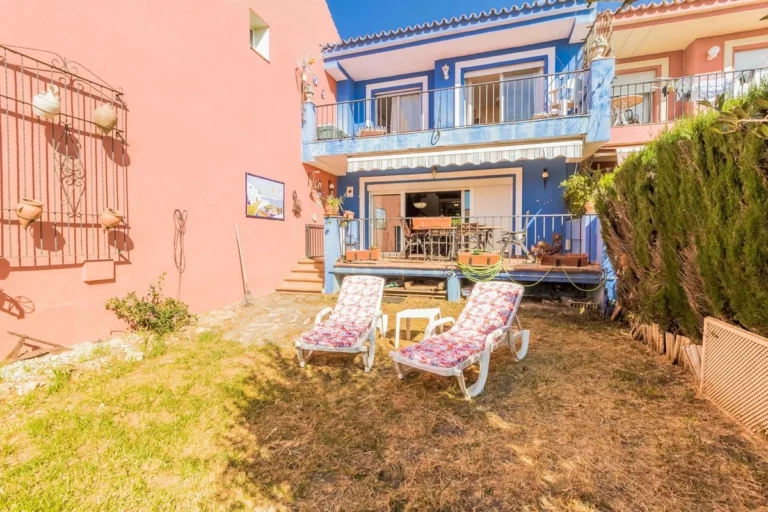 R5049043 | Townhouse in Estepona – 3 beds, 2.5 baths
