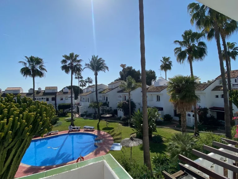 R4957528 | Townhouse in Atalaya – 4 beds, 4 baths