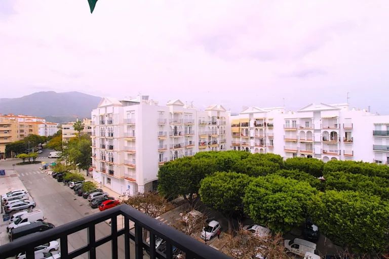R5015359 | Middle Floor Apartment in Estepona – 2 beds, 2 baths