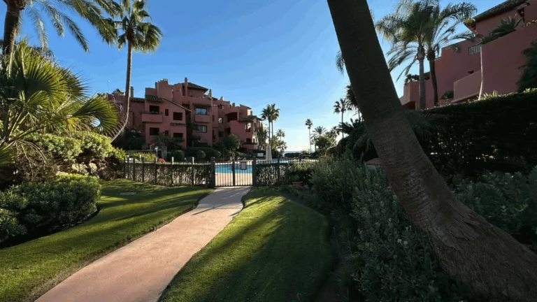 R4898269 | Penthouse Duplex in Estepona – 3 beds, 3 baths