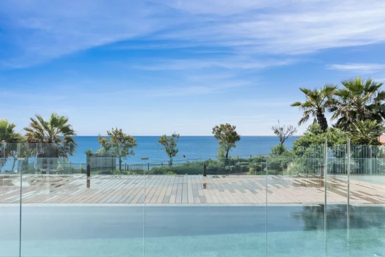 R5044681 | Middle Floor Apartment in Estepona – 2 beds, 2 baths