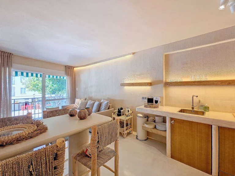 R4792309 | Middle Floor Apartment in Estepona – 2 beds, 1 baths
