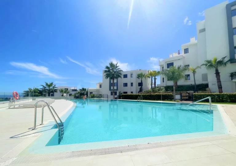 R4993681 | Penthouse Duplex in Estepona – 3 beds, 2 baths