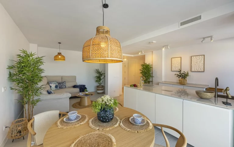 R5046724 | Penthouse in Estepona – 3 beds, 2 baths