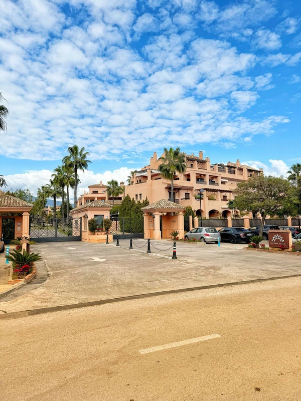 R4968673 | Ground Floor Apartment in Estepona – 2 beds, 2 baths