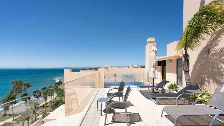 R4731871 | Penthouse Duplex in Estepona – 6 beds, 6 baths