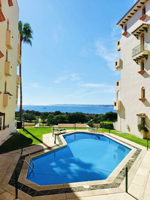 R4866838 | Middle Floor Apartment in Estepona – 2 beds, 2 baths