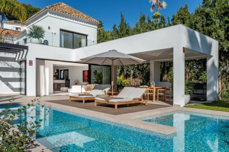 R4904890 | Detached Villa in El Paraiso – 5 beds, 5 baths