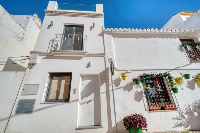 R4917292 | Townhouse in Estepona – 3 beds, 2 baths