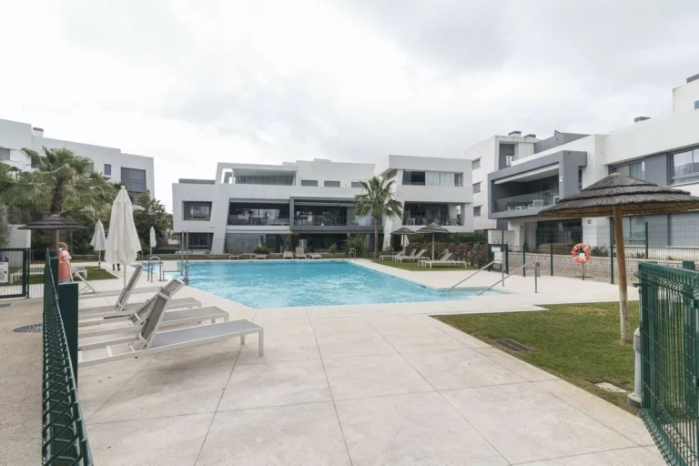 R5024185 | Ground Floor Apartment in Estepona – 2 beds, 2 baths