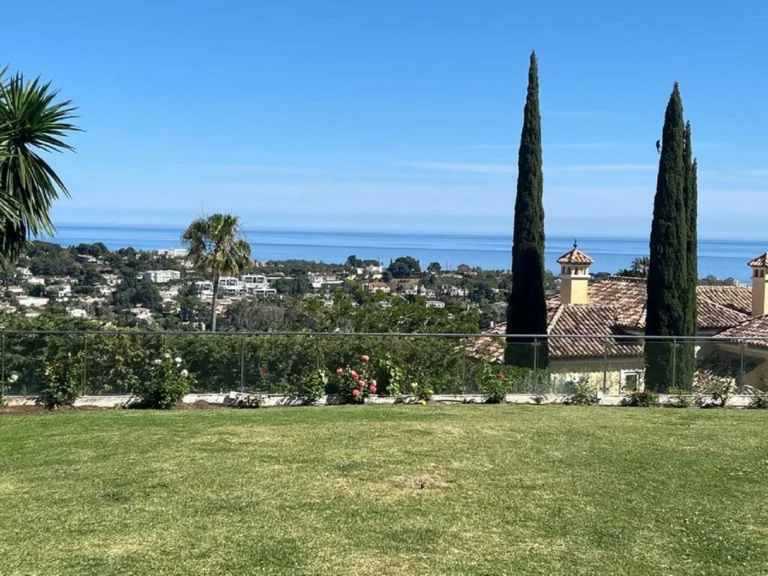 R3630323 | Detached Villa in El Paraiso – 10 beds, 6.5 baths