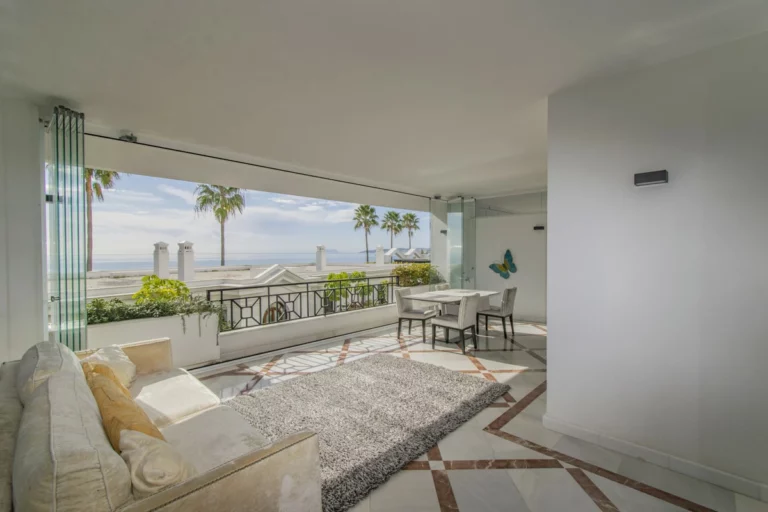 R5032327 | Ground Floor Apartment in Estepona – 3 beds, 3 baths