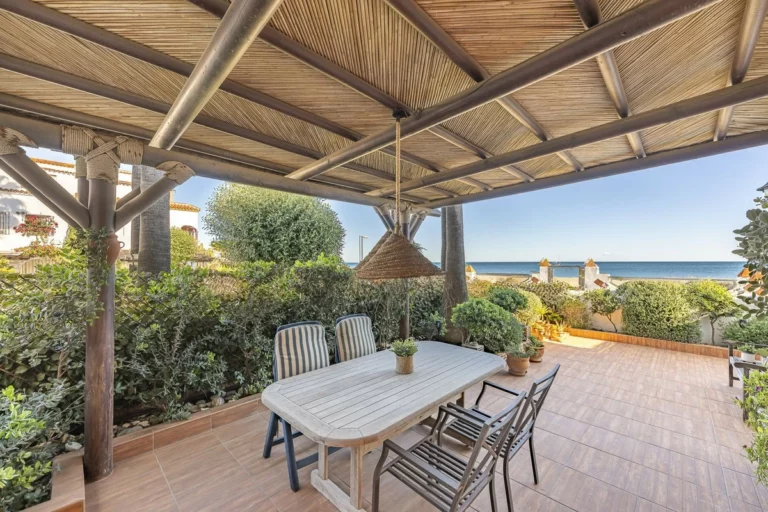 R4961479 | Semi-Detached House in Estepona – 3 beds, 4 baths
