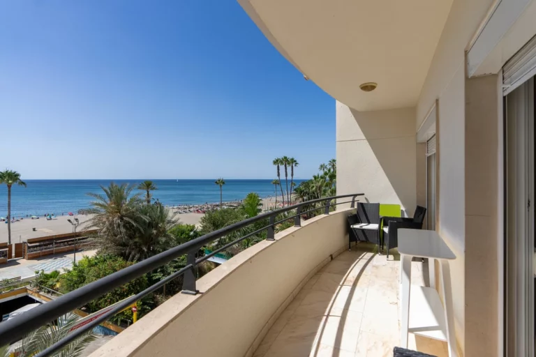 R4892431 | Middle Floor Apartment in Estepona – 3 beds, 2 baths