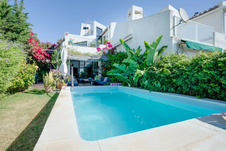 R4767667 | Semi-Detached House in Estepona – 2 beds, 2 baths