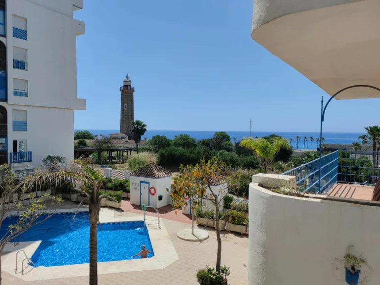 R5052664 | Middle Floor Apartment in Estepona – 2 beds, 2 baths