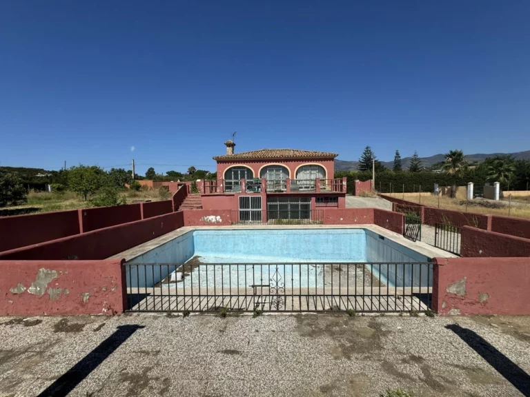 R4838086 | Detached Villa in Estepona – 3 beds, 2 baths