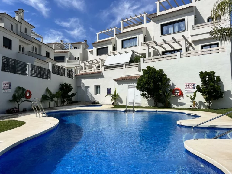 R4950613 | Townhouse in El Paraiso – 3 beds, 3 baths
