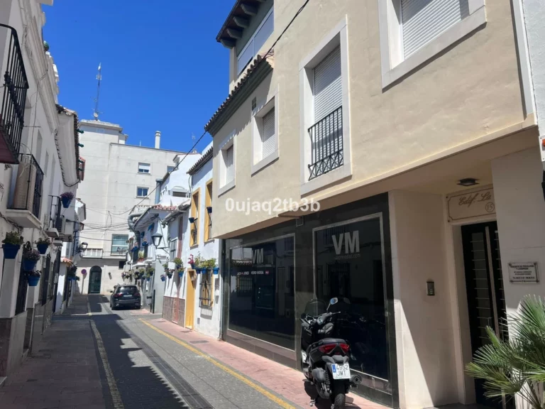 R4708633 | Middle Floor Apartment in Estepona – 2 beds, 2 baths