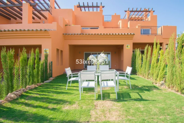R4934512 | Semi-Detached House in El Paraiso – 4 beds, 3 baths