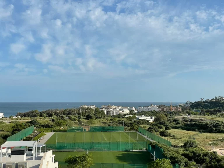 R4095613 | Penthouse in Estepona – 3 beds, 2 baths