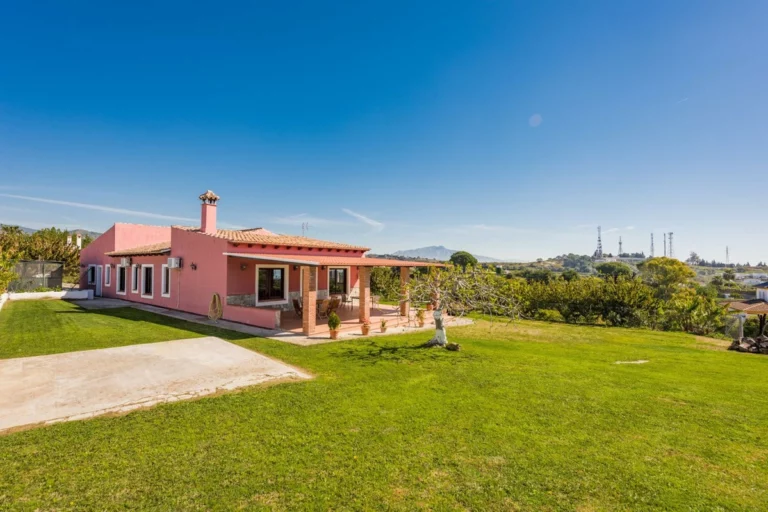 R4149598 | Detached Villa in Estepona – 3 beds, 2 baths
